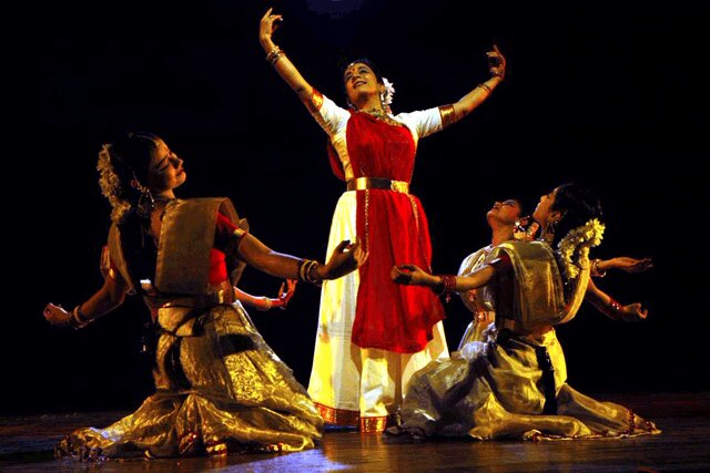 Sushmita Banerjee with her students at the Deshopriyo Kolkata Cultural Centre annual concert
