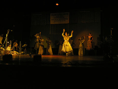 Sushmita Banerjee with her students at the Deshopriyo Kolkata Cultural Centre annual concert